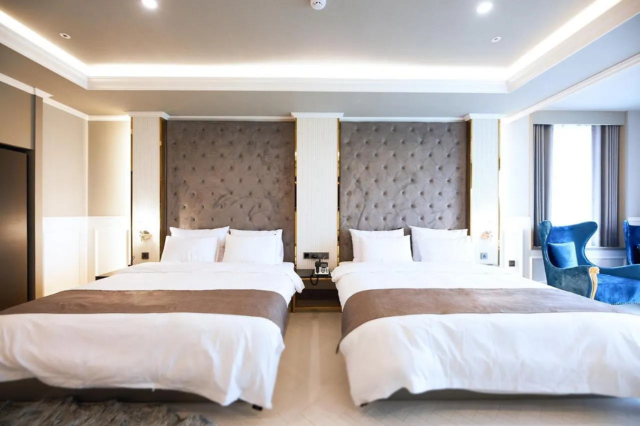 Yeongdo Grandbern Hotel Пусан