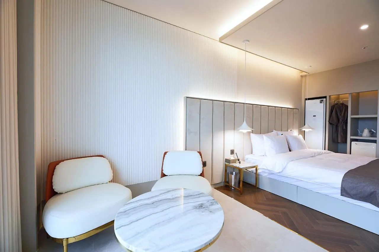 Yeongdo Grandbern Hotel Busan 2*,
