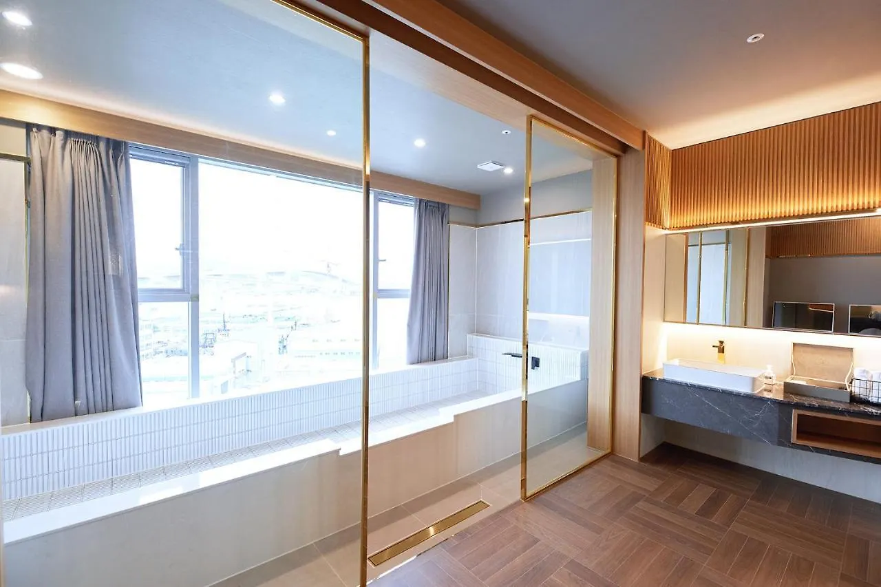 Yeongdo Grandbern Hotel Пусан