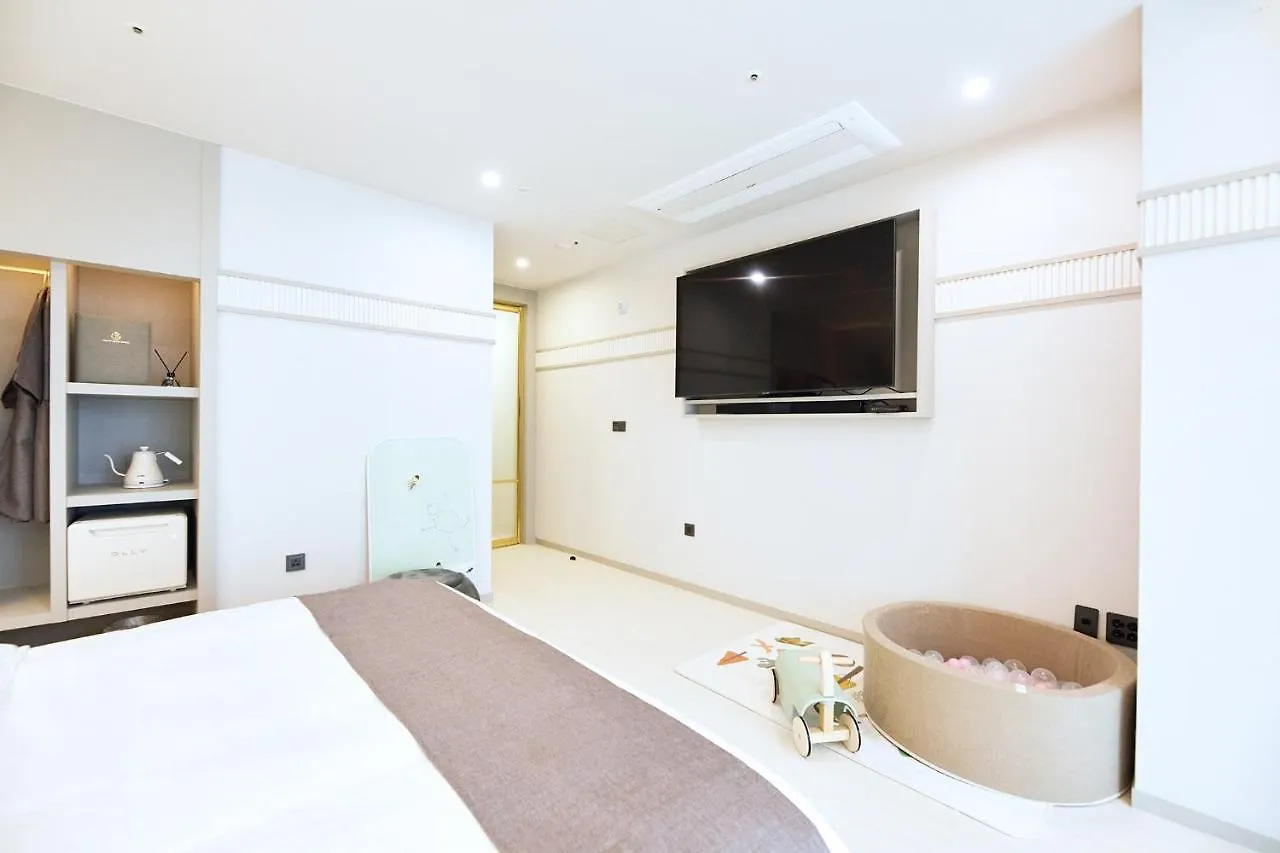 Yeongdo Grandbern Hotel Busan 2*,