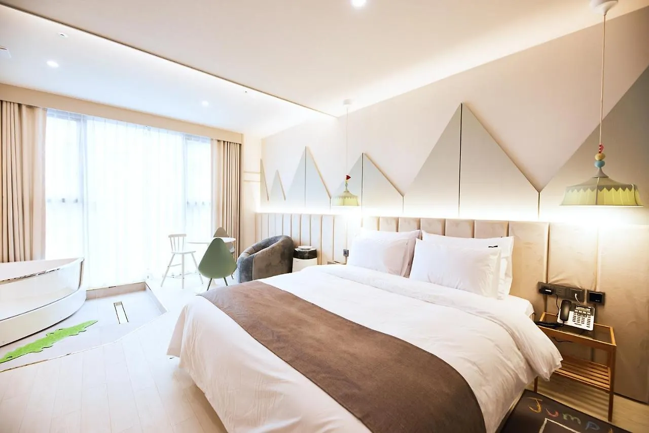 Yeongdo Grandbern Hotel Пусан