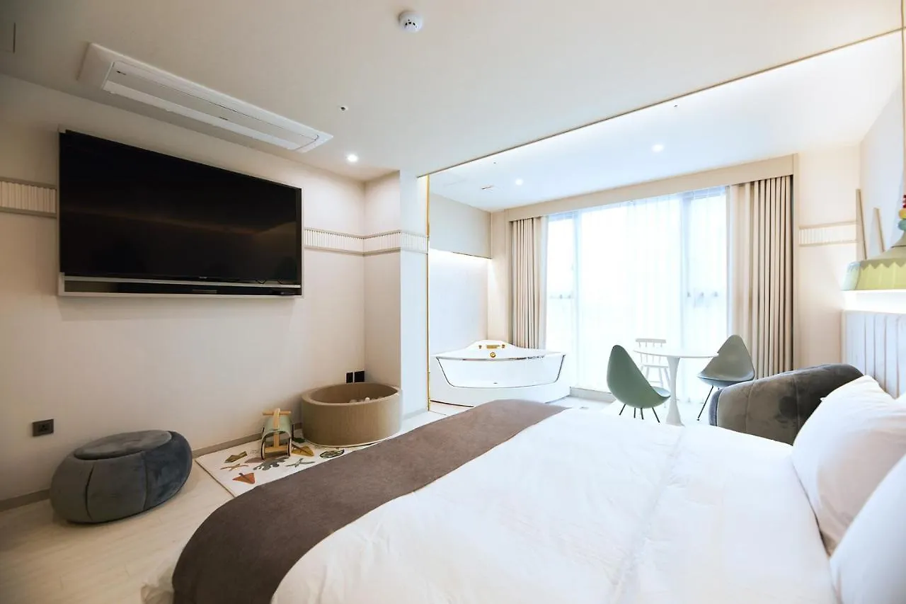 **  Yeongdo Grandbern Hotel Пусан Южная Корея