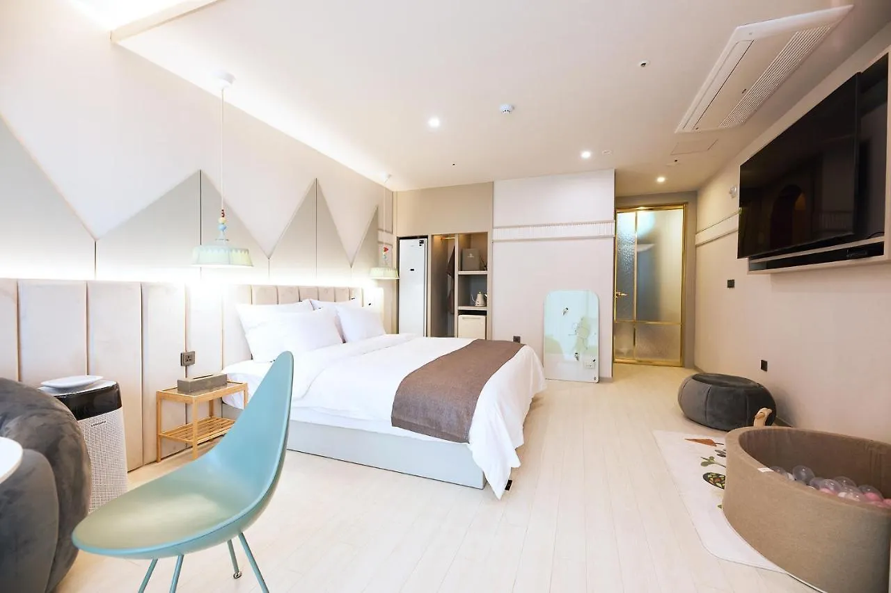 Yeongdo Grandbern Hotel Busan 2*,  South Korea