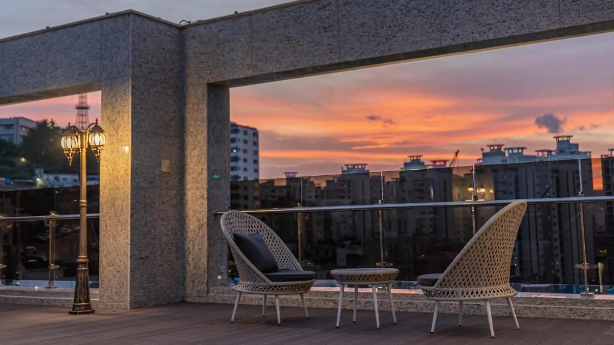 Yeongdo Grandbern Hotel Пусан