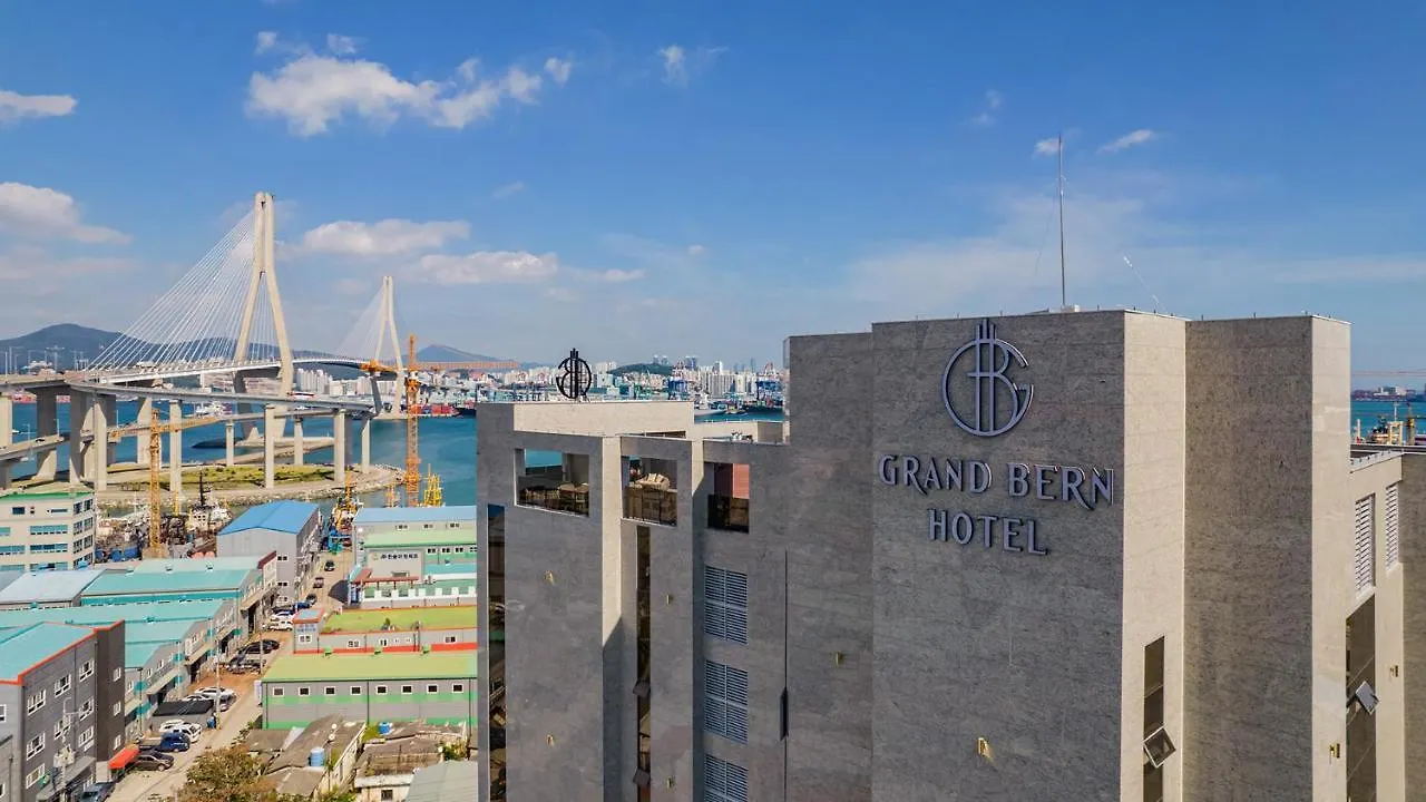 Yeongdo Grandbern Hotel Пусан