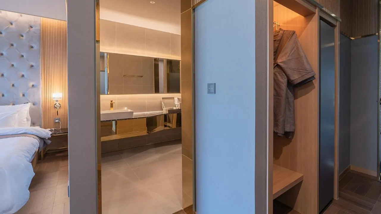 Yeongdo Grandbern Hotel Busan