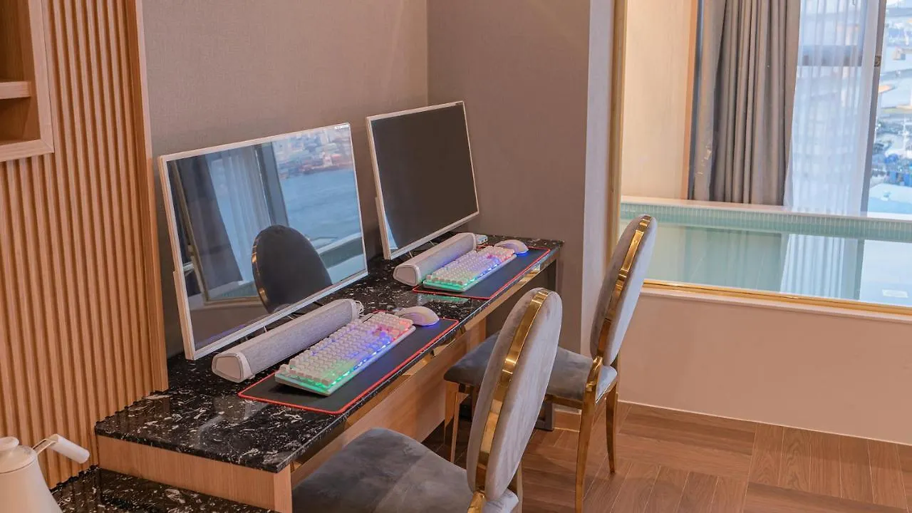 Yeongdo Grandbern Hotel Busan 2*,