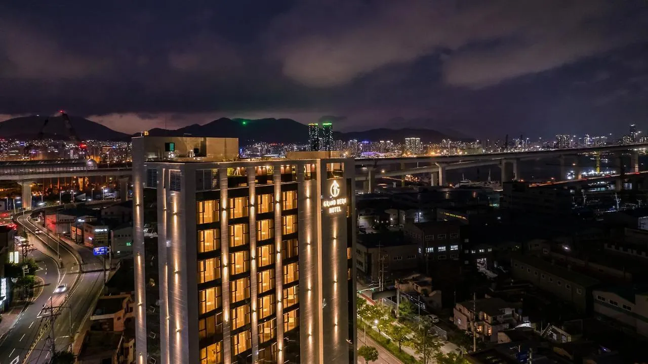 Yeongdo Grandbern Hotel 釜山